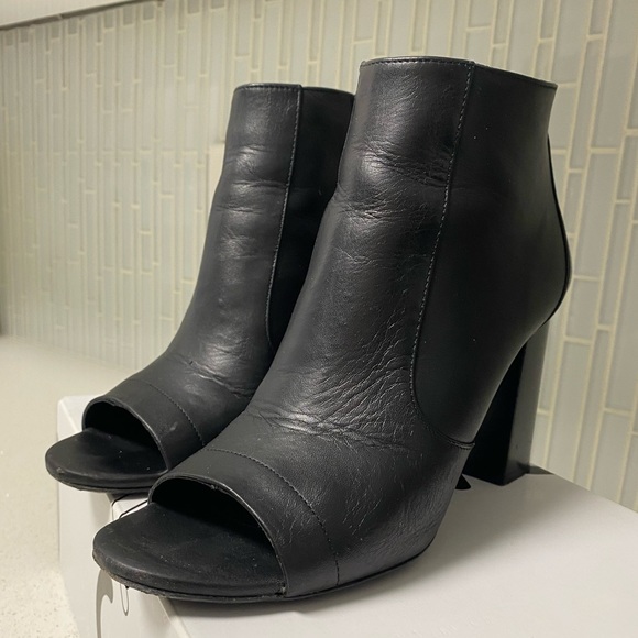 VINCE - Leather Booties - Picture 2 of 4